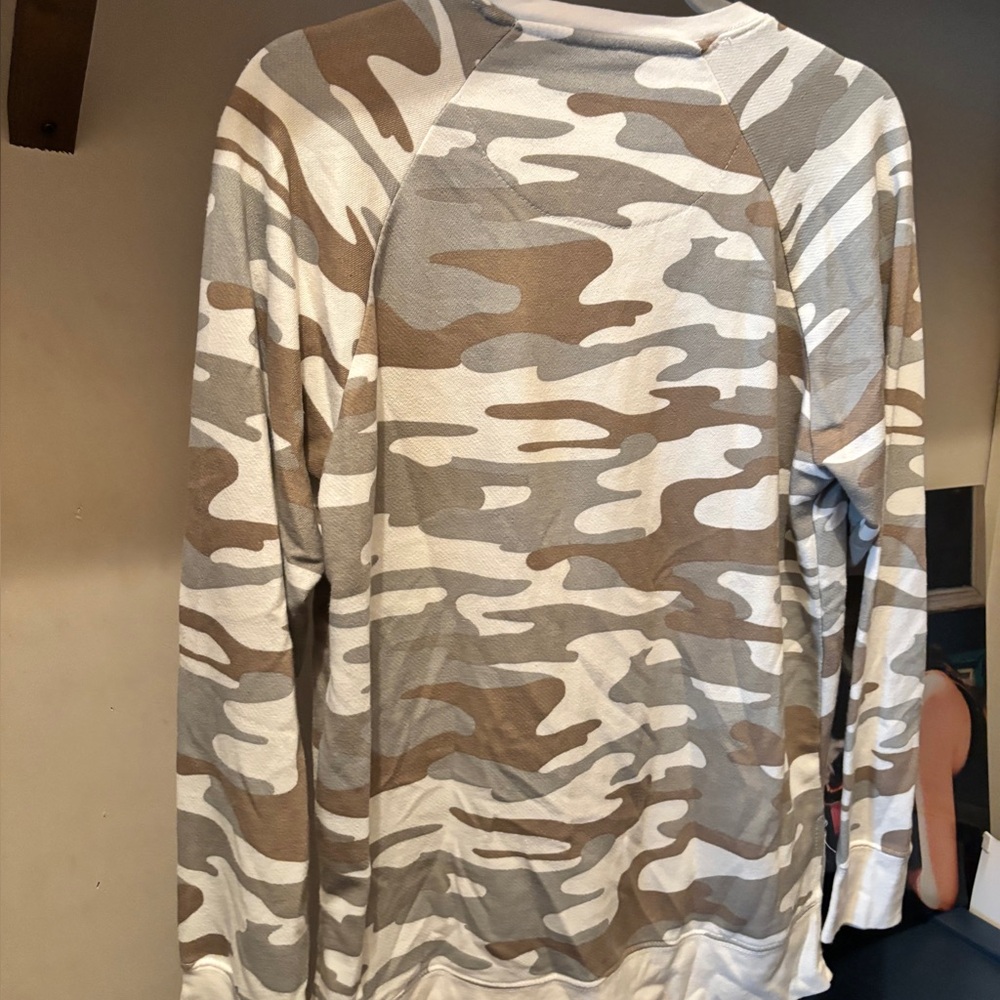 ROYCE New York Camouflage Patterned Top